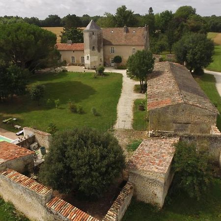 Gite Du Chateau De Pernan Avy Exterior photo