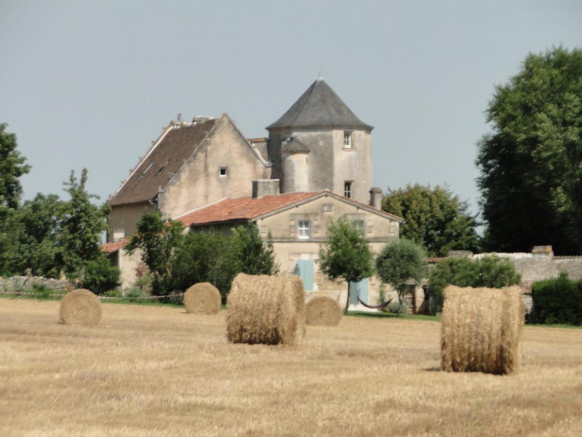 Gite Du Chateau De Pernan Avy Exterior photo