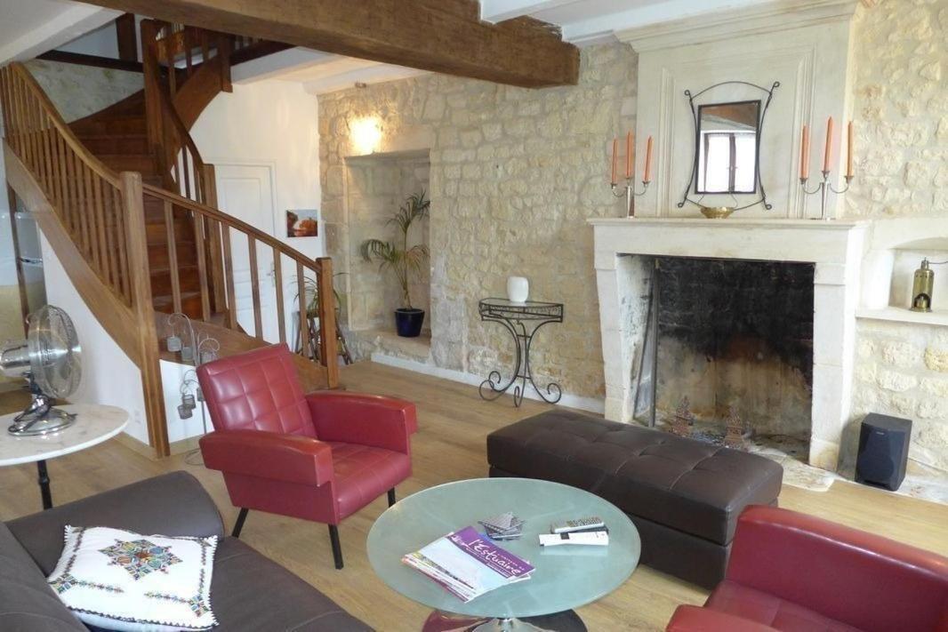 Gite Du Chateau De Pernan Avy Exterior photo