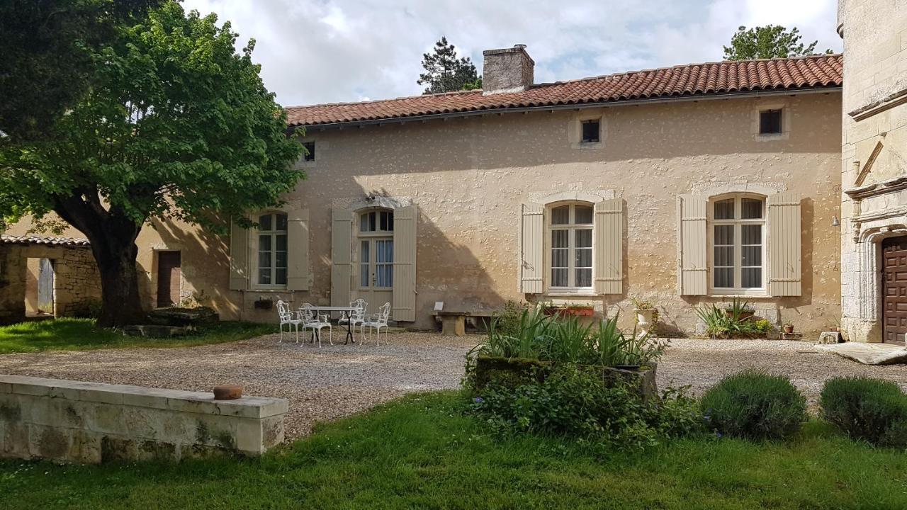 Gite Du Chateau De Pernan Avy Exterior photo