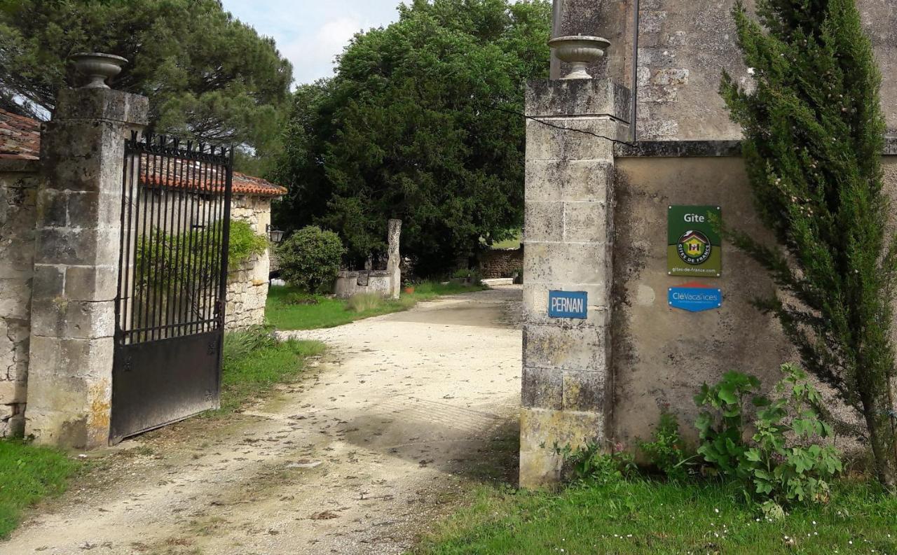 Gite Du Chateau De Pernan Avy Exterior photo